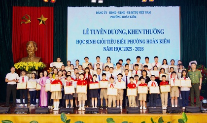 Lễ tuyên dương học sinh giỏi tiêu biểu phường Hoàn Kiếm: khẳng định chất lượng giáo dục toàn diện trong thời kỳ chuyển đổi số