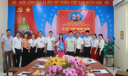 Chi bộ Trung tâm Dịch vụ tổng hợp xã Hòa Phú long trọng tổ chức Lễ kết nạp đảng viên