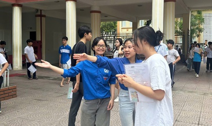 Sáng nay (29/5), gần 4.800 thí sinh Hà Đông làm thủ tục dự thi vào lớp 10