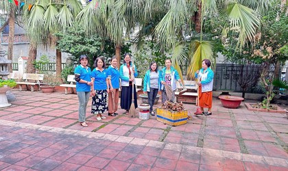 ẤM ÁP NGHĨA TÌNH: HỘI PHỤ NỮ PHƯỜNG LÁNG DUY TRÌ NỀN NẾP CHĂM SÓC NHÀ BIA TƯỞNG NIỆM LIỆT SĨ