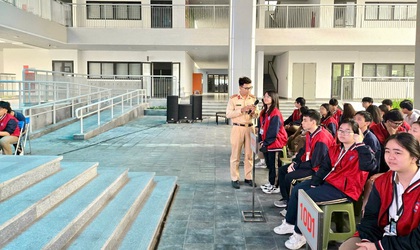 Công an phường Yên Sở phối hợp tổ chức tập huấn kỹ năng lái xe máy an toàn cho học sinh năm học 2025–2026