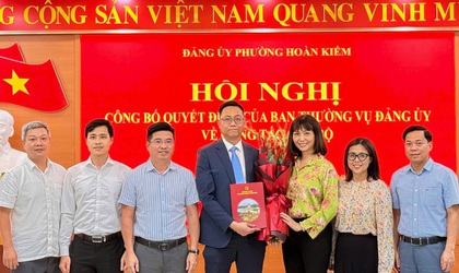 Phường Hoàn Kiếm công bố quyết định về công tác cán bộ tại Văn phòng Đảng ủy phường