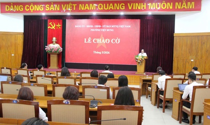 Phường Việt Hưng tổ chức buổi sinh hoạt dưới cờ tháng 5/2026