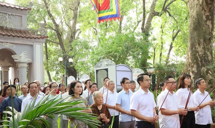 Phường Hoàn Kiếm: Dâng hương kỷ niệm 598 năm ngày Vua Lê Thái Tổ đăng quang