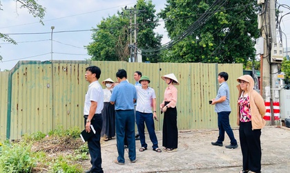 THƯỜNG TRỰC HĐND XÃ GIÁM SÁT CÔNG TÁC BẢO VỆ MÔI TRƯỜNG, QUẢN LÝ TRẬT TỰ ĐÔ THỊ TẠI KHU VỰC THƯỢNG CỐC, LONG XUYÊN