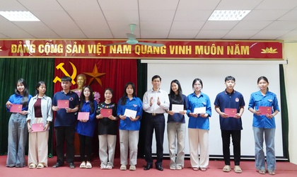 Bế giảng lớp Bồi dưỡng nhận thức về Đảng cho học sinh THPT năm 2026