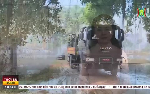 Huy động phương tiện đặc chủng của Lữ đoàn 86/Binh chủng hoá học phun khử khuẩn, phòng chống dịch bệnh trên địa bàn xã Trung Giã.
