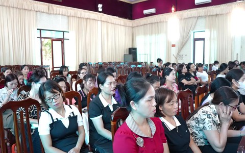 Trạm Y tế xã Hạ Bằng tổ chức tập huấn nâng cao kiến thức ATTP cho các trường Tiểu học có bữa ăn bán trú