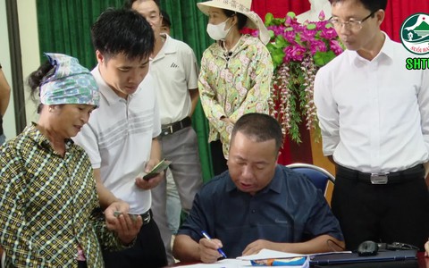 Niềm vui ngày hội trao quà tết độc lập tại xã Suối Hai