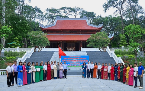 BCH ĐẢNG BỘ PHƯỜNG TỔ CHỨC DÂNG HƯƠNG TƯỞNG NIỆM CHỦ TỊCH HỒ CHÍ MINH TẠI KHU DI TÍCH LỊCH SỬ K9; TỔ CHỨC NGÀY HỘI 