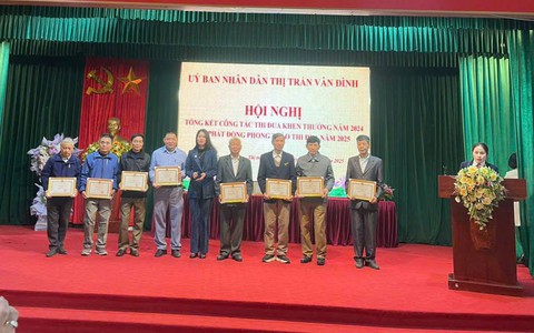 THỊ TRẤN VÂN ĐÌNH KHEN THƯỞNG TRÊN 40 TẬP THỂ, CÁ NHÂN TRONG PHONG TRÀO THI ĐUA YÊU NƯỚC NĂM 2024