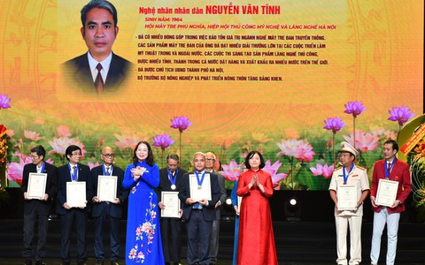 Nghệ nhân nhân dân Nguyễn Văn Tĩnh được Thành phố Hà Nội tặng danh hiệu 
