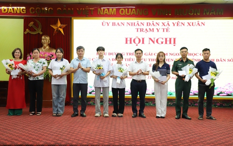 Hội nghị biểu dương trẻ em gái chăm ngoan, học giỏi trong các gia đình tiêu biểu thực hiện tốt chính sách dân số nhân ngày Quốc tế trẻ em gái 11/10