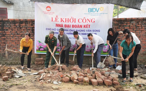 PHƯỜNG SƠN TÂY TỔ CHỨC  KHỞI CÔNG XÂY DỰNG NHÀ ĐẠI ĐOÀN KẾT CHO HỘ NGHÈO CÓ HOÀN CẢNH ĐẶC BIỆT KHÓ KHĂN
