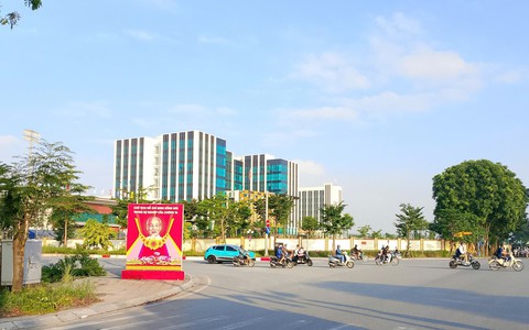 Bát Tràng rực rỡ cờ hoa hướng về Đại hội Đảng bộ TP Hà Nội lần thứ XVIII