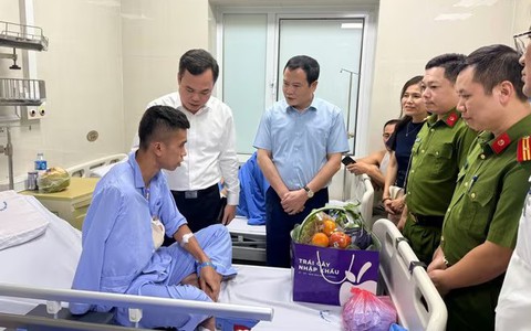 THĂM, ĐỘNG VIÊN CHIẾN SỸ CẢNH SÁT PHÒNG CHÁY, CHỮA CHÁY BỊ THƯƠNG TRONG KHI LÀM NHIỆM VỤ