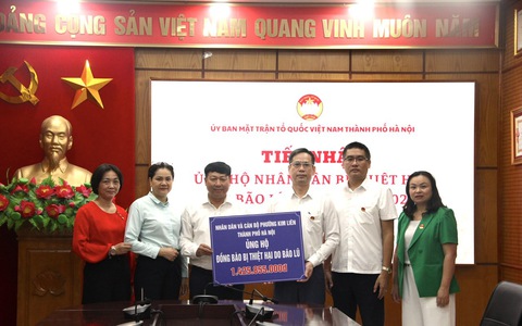 CÁN BỘ VÀ NHÂN DÂN PHƯỜNG KIM LIÊN CHUNG TAY ỦNG HỘ ĐỒNG BÀO LŨ LỤT