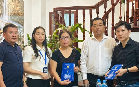Lãnh đạo Sở Y tế thăm, động viên, hỗ trợ gia đình nạn nhân trong vụ cháy tại phường Văn Miếu - Quốc Tử Giám