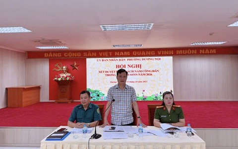 Hội đồng Nghĩa vụ quân sự phường Dương Nội xét duyệt nguồn công dân trong độ tuổi sẵn sàng nhập ngũ năm 2026