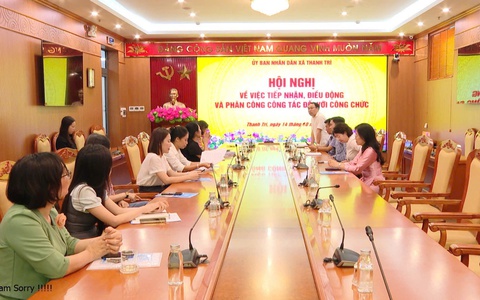 Hội nghị công bố, trao quyết định bổ nhiệm lại, tiếp nhận
và điều động phân công công tác cán bộ tại xã Thanh Trì