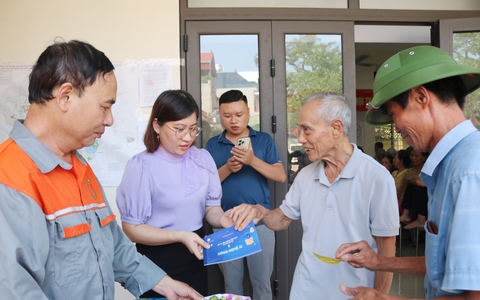 Thôn Đa Phúc tổ chức tập huấn ứng dụng trí tuệ nhân tạo AI và chuyển đổi số cho người cao tuổi