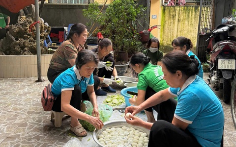 PHỤ NỮ PHƯỜNG HOÀNG MAI LAN TỎA YÊU THƯƠNG - CHUNG TAY NẤU CƠM TỪ THIỆN TẶNG BỆNH NHÂN KHÓ KHĂN
