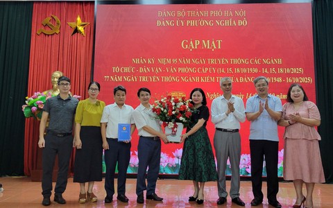 Phường Nghĩa Đô gặp mặt kỷ niệm các ngày truyền thống ngành xây dựng Đảng năm 2025