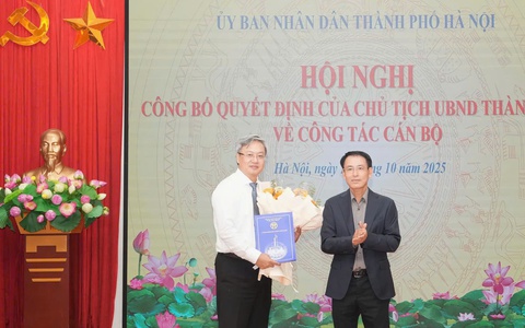 Hội nghị công bố quyết định của Chủ tịch UBND Thành phố về công tác cán bộ phường Nghĩa Đô.