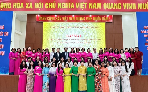 Phường Tây Tựu: Gặp mặt nữ cán bộ, công chức, viên chức, người lao động nhân Ngày Phụ nữ Việt Nam 20/10
