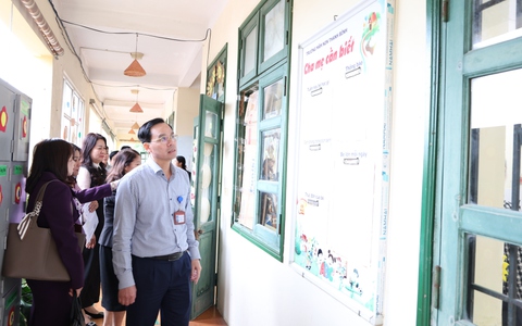 Thường trực Hội đồng nhân dân xã Phú Nghĩa tổ chức khảo sát cơ sở vật chất của một số trường học trên địa bàn xã