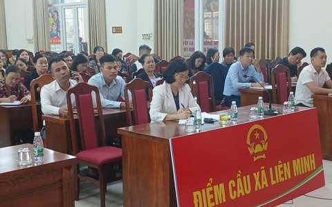 Ban thường vụ Đảng ủy xã Liên Minh tiếp sóng Hội nghị trực tuyến tập huấn 04 thủ tục hành chính