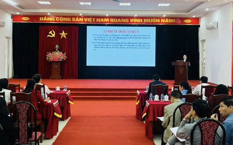 ĐẢNG ỦY XÃ BA VÌ TỔ CHỨC HỘI NGHỊ TẬP HUẤN NGHIỆP VỤ VÀ QUÁN TRIỆT MỘT SỐ NỘI DUNG VỀ CÔNG TÁC ĐẢNG NĂM 2025