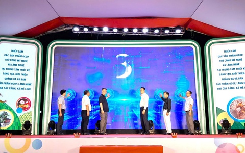 Khai mạc triển lãm sản phẩm OCOP, làng nghề tại xã Mê Linh