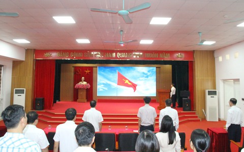 Phường Xuân Phương trang nghiêm thực hiện nghi lễ chào cờ đầu tháng 10