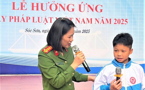 TRÊN 1.600 GIÁO VIÊN VÀ HỌC SINH TRƯỜNG THCS MAI ĐÌNH ĐƯỢC TUYÊN TRUYỀN KIẾN THỨC PHÁP LUẬT AN TOÀN GIAO THÔNG VÀ PHÒNG CHỐNG BẠO LỰC HỌC ĐƯỜNG