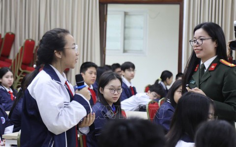 Ngày Pháp luật Việt Nam: Nâng cao nhận thức thượng tôn pháp luật cho học sinh Thủ đô