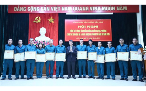 Phường Kiến Hưng đạt nhiều kết quả nổi bật trong công tác quốc phòng, quân sự địa phương năm 2025