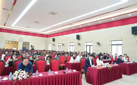 Đảng ủy xã Hạ Bằng tập huấn các thủ tục hành chính trên dịch vụ công của Đảng