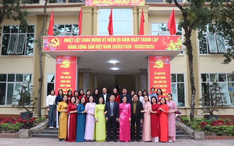 Nhân kỷ niệm 115 năm Ngày quốc tế phụ nữ (8/3/1910 - 8/3/2025) và 1985 năm Khởi nghĩa Hai Bà Trưng. Chiều ngày 7/3, Công đoàn Khối Dân Đảng Huyện ủy tổ chức gặp mặt truyền thống.
