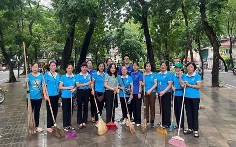 RA QUÂN VỆ SINH MÔI TRƯỜNG