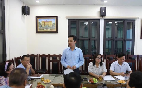 Lắng nghe ý kiến đảng viên phường Điện Biên (quận Ba Đình) chuyển sinh hoạt Đảng về phường Hoàn Kiếm (mới)