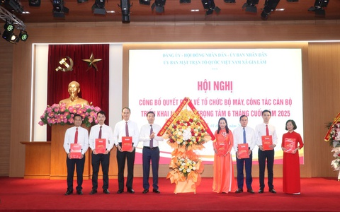 Xã Gia Lâm tổ chức công bố các quyết định về tổ chức bộ máy; công tác cán bộ, triển khai nhiệm vụ trọng tâm 6 tháng cuối năm 2025