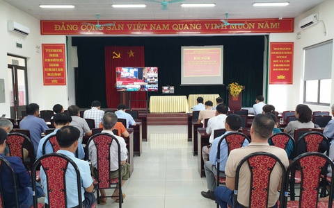 Cử tri phường Phú Lương tham dự trực tuyến Hội nghị tiếp xúc cử tri của Đoàn Đại biểu Quốc hội thành phố Hà Nội (Tổ bầu cử số 6)