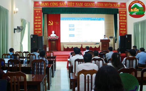 Đảng ủy xã Phú Cát tổ chức Hội nghị tập huấn sử dụng phần mềm Quản lý văn bản và điều hành Thành phố