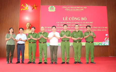Công an xã Hòa Phú tổ chức Lễ công bố các Nghị quyết của Đảng ủy xã về việc thành lập Đảng bộ công an xã