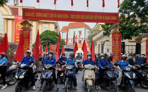 Phường Phú Lương tổ chức Lễ ra quân tuyên truyền hưởng ứng mô hình chính quyền địa phương hai cấp; đảm bảo trật tự đô thị, vệ sinh môi trường, trật tự an toàn giao thông