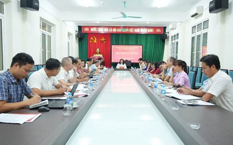 Phù Đổng thảo luận, góp ý vào Dự thảo báo cáo chính trị trình Đại hội Đảng bộ xã.