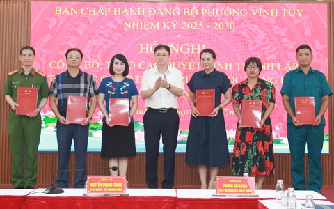 Đảng ủy Phường Vĩnh Tuy công bố quyết định thành lập tổ chức cơ sở Đảng