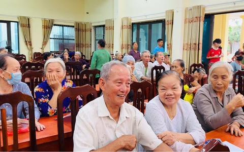 VÂN ĐÌNH, GẦN 800 NGƯỜI CAO TUỔI ĐƯỢC HỖ TRỢ LÀM THỦ TỤC HƯỞNG TRỢ CẤP HƯU TRÍ XÃ HỘI
