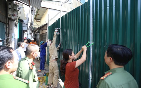 Phường Khương Đình: Ra quân xử lý vi phạm đất đai, trật tự xây dựng